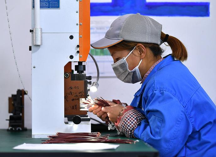 陕西乾县:社区工厂助增收